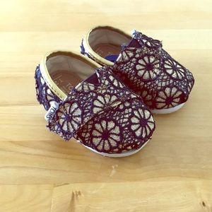 Infant Toms size 2 *brand new without tags*